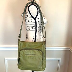 ☘️Authentic Fossil Green Leather Crossbody 💚